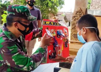 Unik, TNI Hadirkan Si Mokos Bagi Anak-anak di Lokasi TMMD Reguler Bojonegoro