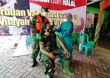 Anggota Satgas TMMD Reguler Bojonegoro Divaksin Covid-19