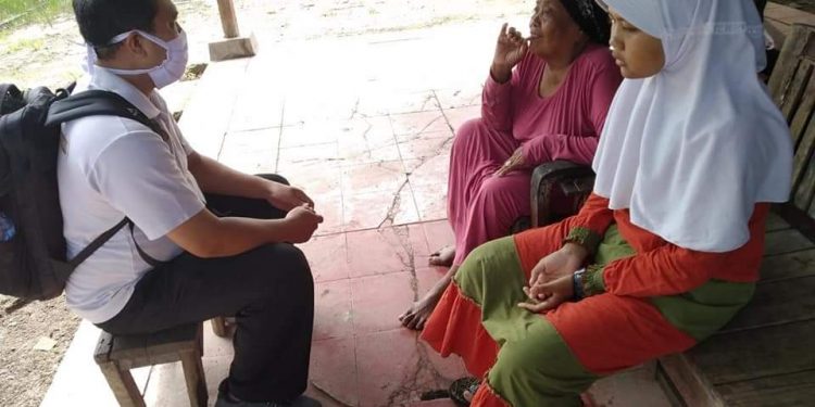 Kesulitan Belajar Daring Guru di Indramayu Pinjami Siswa HP