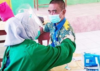 212 Guru SMP dan SMA Se Kecamatan Karangsembung Ikuti Vaksin Tahap 1