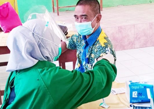 212 Guru SMP dan SMA Se Kecamatan Karangsembung Ikuti Vaksin Tahap 1