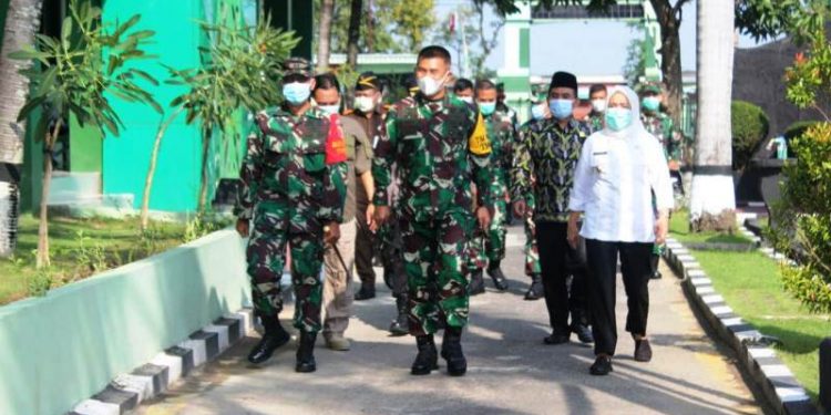 TMMD Reguler Bojonegoro Sarana Tumbuhkembangkan Gotong-royong dan Merawat Kemanunggalan TNI-Rakyat (39)
