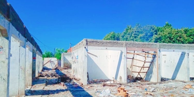 Pembongkaran Pasar Losari Kidul Di Hentikan Wow !! Lelang Material Bekas Bangunan di Angka 20 Juta