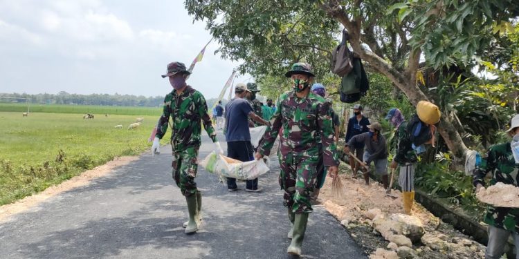Pekerjaan Penutupan Bahu Jalan TMMD Reguler Bojonegoro (47)