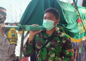 Respek Anggota Satgas TMMD Reguler Bojonegoro di Tempat Tugas