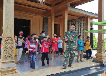 Anak-anak di Lokasi TMMD Reguler Bojonegoro Dilatih Senam Maumere