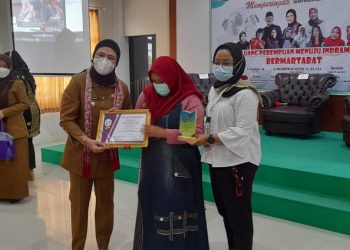 Bupati Nina Apresiasi Penguji UU Perkawinan Asal Indramayu di MK