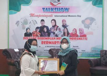 Komisioner KPU Raih Penghargaan KPI Indramayu Award