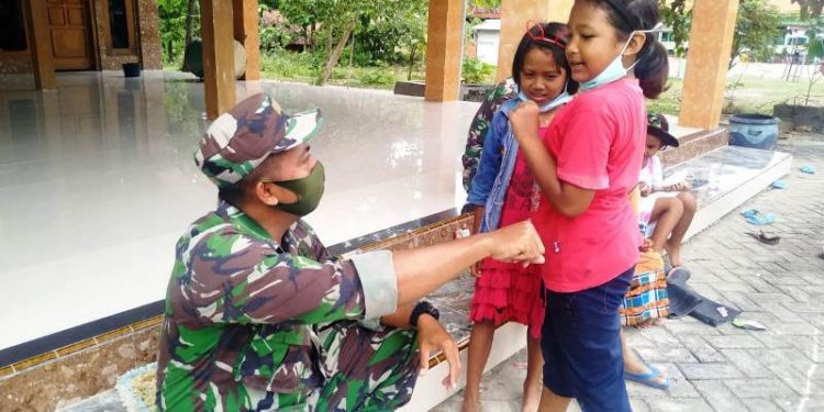 Saat Satgas TMMD Reguler Bojonegoro Bersama Anak Desa Jatimulyo