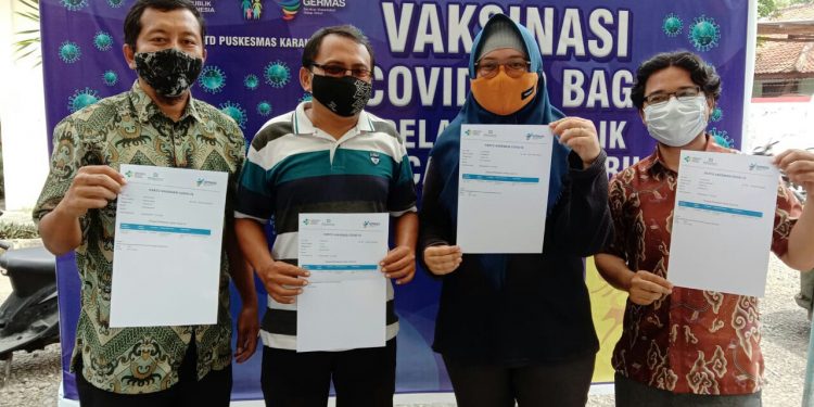 GURU GURU SMP ISLAMIYAH WERU DIVAKSINASI COVID-19