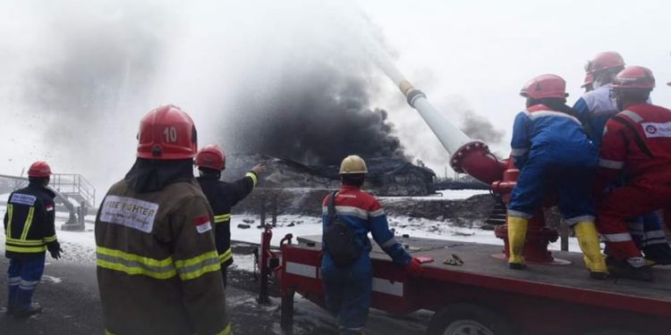Kobaran Api Pertamina Tiga Dari Empat Tangki Berhasil Dipadamkan