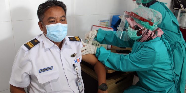 2.185 Pekerja KAI Daop 3 Cirebon Terima Vaksinasi Covid-19