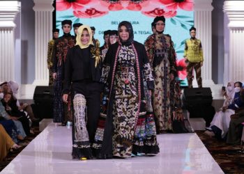 Kain Goyor dan Batik Tegal Curi Perhatian di Indonesia Hijab Walk 2021