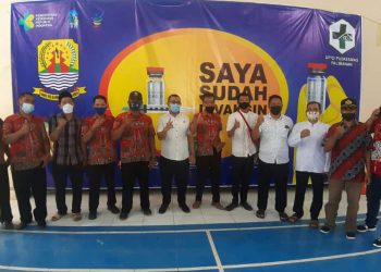 KUWU DAN PERANGKAT DESA LUNGBENDA DISUNTIK VAKSIN
