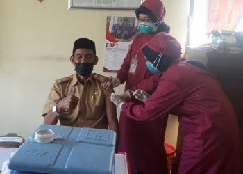 KUWU DESA JUNGJANG SUTRISNO DISUNTIK VAKSIN