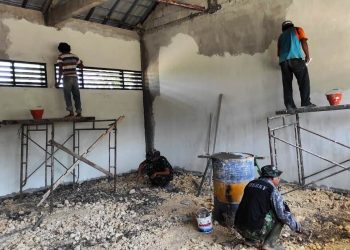 Lantai Ruang Kelas SDN IV Ngrancang Bojonegoro Juga Dipasang Keramik