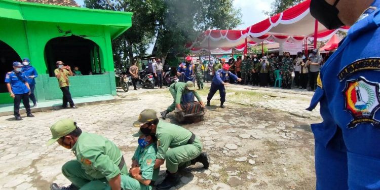Pelatihan Penanggulangan Kebakaran Dinas Damkar Bojonegoro di Non Fisik TMMD Reguler