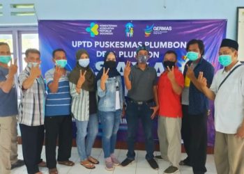 PELAYAN PUBLIK DIDESA PLUMBON DIVAKSINASI COVID-19