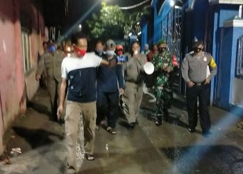 PEMDES RAWAGATEL LAKSANAKAN GIAT PPKM SKALA MIKRO RUTIN MONITORING DIMALAM HARI