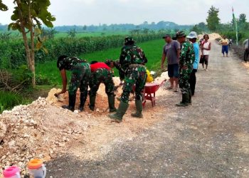 Pengaspalan Jalan Usaha Tani di Desa Ngrancang Bojonegoro 75 Persen