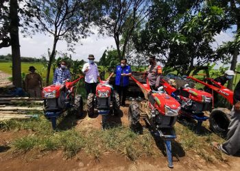 Reses 2021, Hero Serahkan Bantuan Traktor ke Poktan