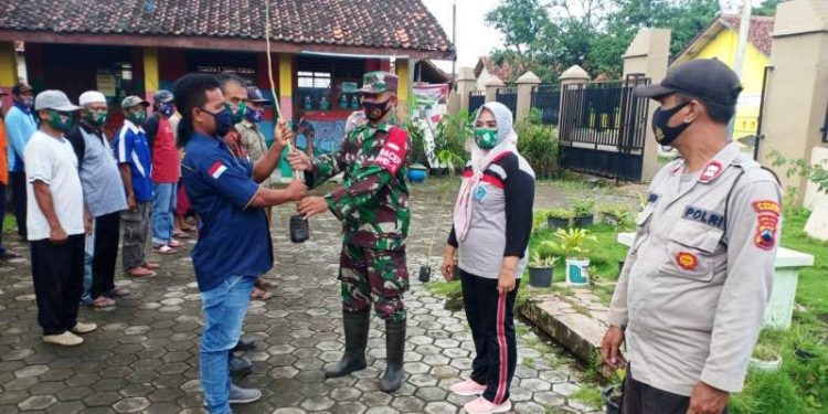 Tiga Pilar di Larangan Brebes Inisiasi Penanaman Ratusan Bibit Kayu Keras