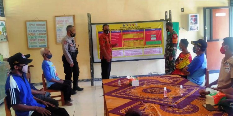 Tiga Pilar Sosialisasikan PPKM Berbasis Mikro di Lokasi TMMD Reguler Bojonegoro