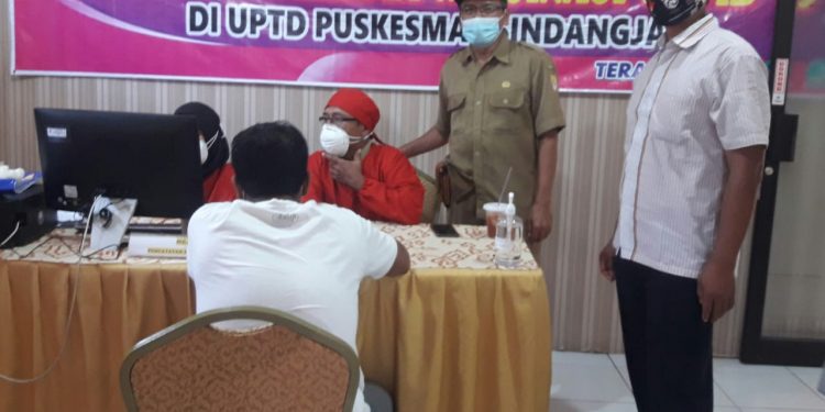 DIMULAI PELAYAN PUBLIK DILINGKUNGAN WILAYAH KERJA UPTD PUSKESMAS SINDANGJAWA DIVAKSIN