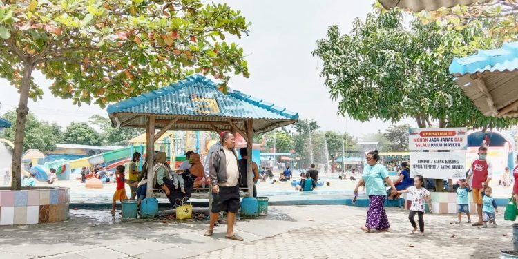 Pengunjung Membludak di Kolam Renang Jempol Ciledug, Prokes Di Soal !!