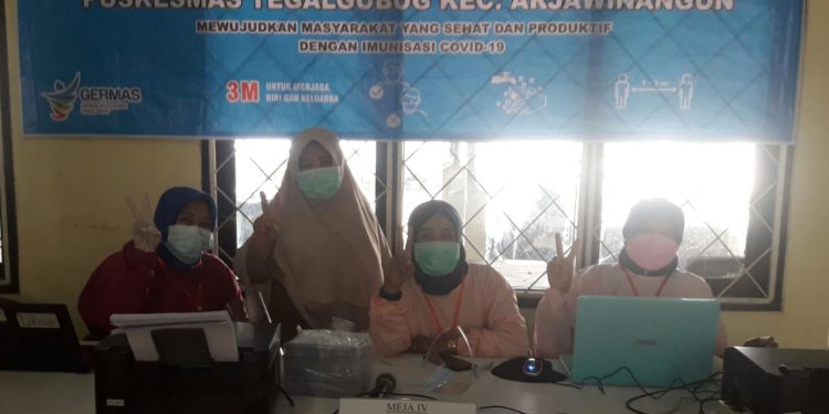 PUSKESMAS TEGALGUBUG LAKSANAKAN VAKSINASI COVID-19 BAGI PELAYAN PUBLIK