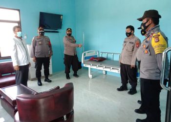Satbinmas Polresta Cirebon Cek Posko PPKM Mikro di Desa Karangmekar