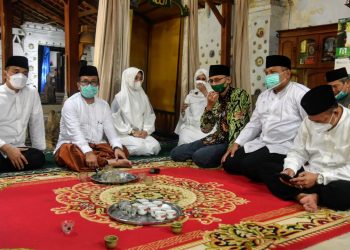 PERINGATI HARI JADI KE 539 DITENGAH PANDEMI COVID-19 BUPATI CIREBON ZIARAH KEMAKAM SUNAN GUNUNG JATI