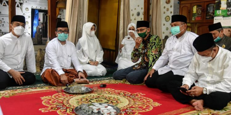 PERINGATI HARI JADI KE 539 DITENGAH PANDEMI COVID-19 BUPATI CIREBON ZIARAH KEMAKAM SUNAN GUNUNG JATI
