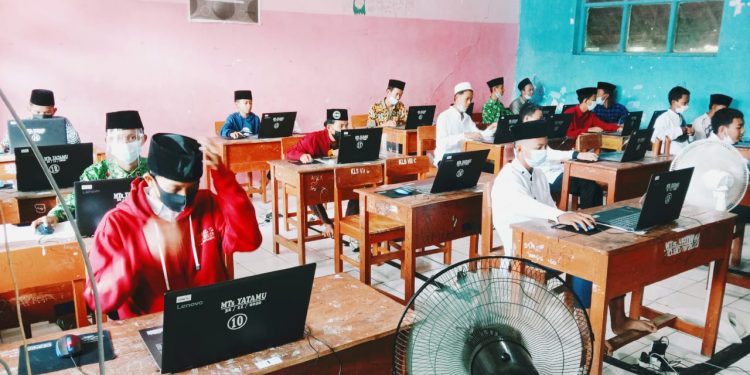 Bertentangan Dengan Program PPKM Skala Mikro, MTs Yatamu Pasawahan Gelar Ujian Madrasah