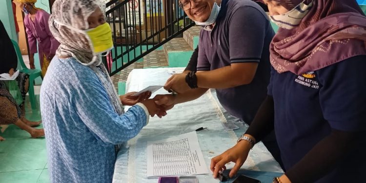 KUWU NURIL ANWAR. ST. PASTIKAN PENERIMA BANTUAN BLT DD TEPAT SASARAN, NILAI BESARAN UTUH DAN SESUAI ATURAN