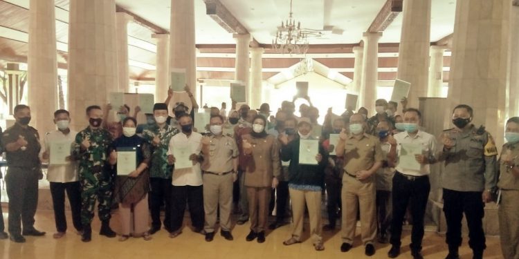 Bupati Indramayu Serahkan 510 Sertipikat Program PTSL