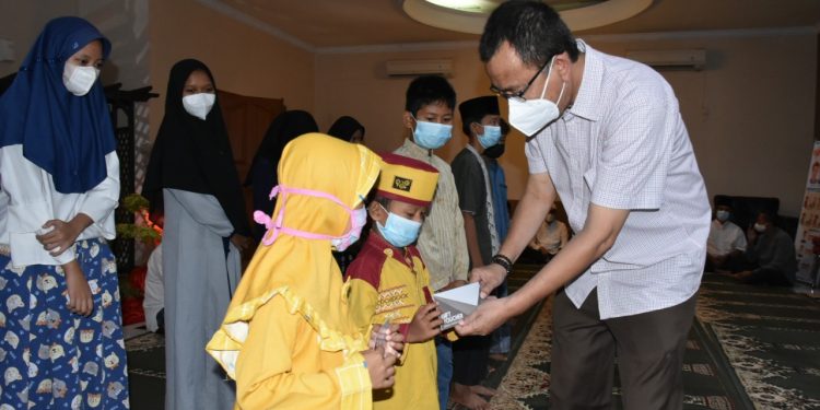 Berkah Ramadhan, Anak Yatim dapat Santunan dari RU VI Balongan