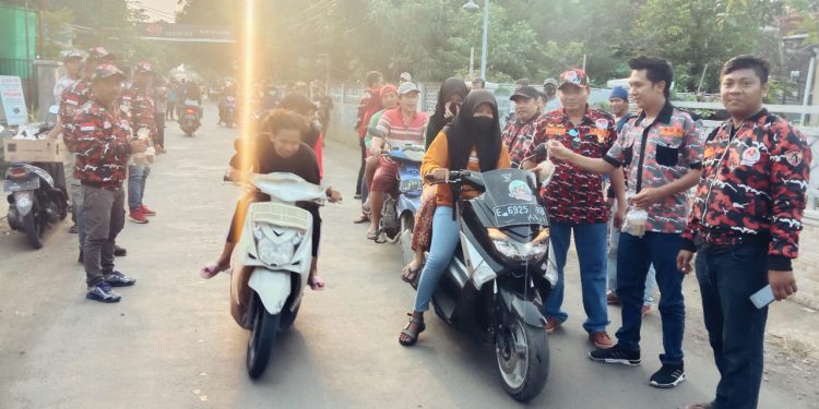 Peduli Sesama, MAC KPMP Susukanlebak Berbagi Ta’jil