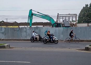 Warning Komisi II Tak Di Gubris, Komunitas Pedagang Tagih Ketegasan Hukum –Membangkang, Pembongkaran Bangunan Pasar Losari Kidul Di Lanjutkan