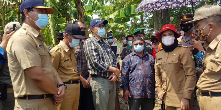Kembali Semburkan Gas Di Tukdana, Bupati Langsung Tinjau Lokasi
