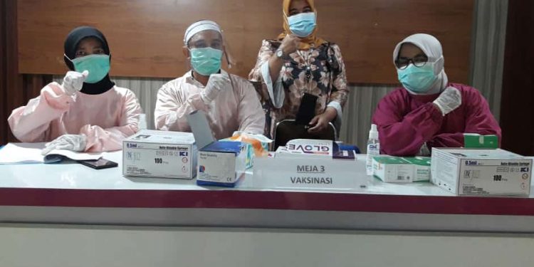 NAKES PUSKESMAS TEGALGUBUG BANGGA DAPAT MEMBANTU PEMERINTAH DALAM IKHTIAR MENCEGAH COVID-19