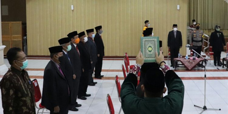 Bupati Cirebon Lantik 13 Pejabat