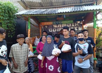 Pemuda Samdik Comunity Berbagi Berkah Ramadhan Pada Puluhan Lansia dan Anak Yatim