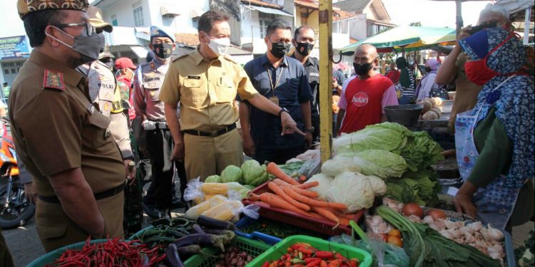 Jelang Hari Raya Idul Fitri, Bupati Cirebon Sidak Harga Kebutuhan Pokok