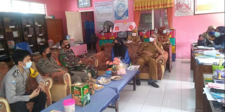 PENANGANAN COVID-19 KECAMATAN SUMBER MONITORING PROKES COVID-19 DI SEKOLAH KESIAPAN WACANA KBM TATAP MUKA
