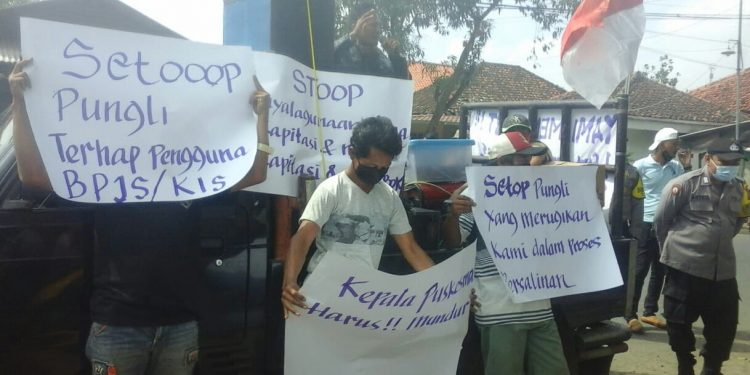 Warga Keluhkan Pelayanan, Puskesmas Jagapura di Demo