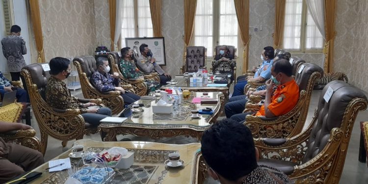 Staf Ahli Menko Polhukam dan Marsda TNI , Bahas Dampak Ledakan Pertamina