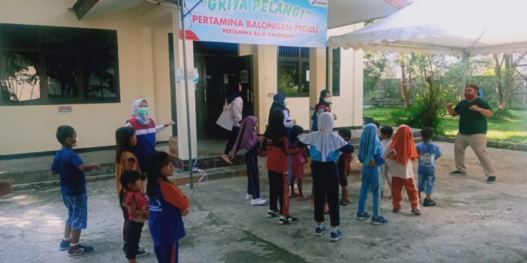 Lanjutkan Program Trauma Healing, Pertamina Ajak Warga Senam Bersama