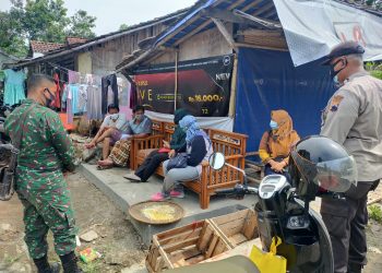 Tracking Babinsa dan Edukasi Oleh Satgas PPKM Mikro Desa Dukuhtengah