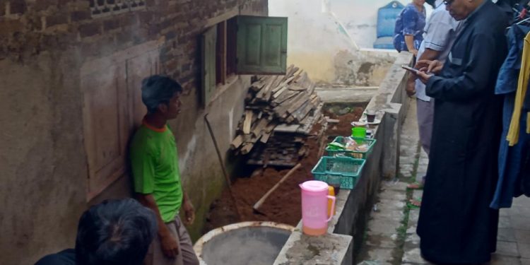 Pemdes Matangaji Berikan Bantuan Material Pembangunan MCK